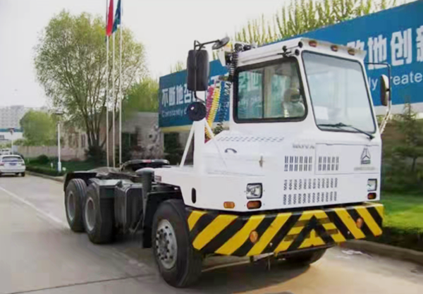 WG1500139001 制冷壓縮機(jī)(多楔帶) Compressor (multi wedge belt) SINOTRUK HV30 Wharf car WG1500139001 制冷壓縮機(jī)(多楔帶) Compressor (multi wedge belt) SINOTRUK HV30 Wharf car